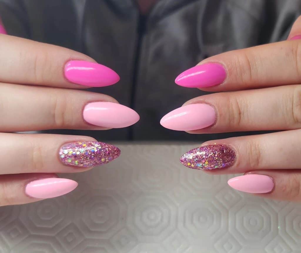 barbie pink nails with glitters